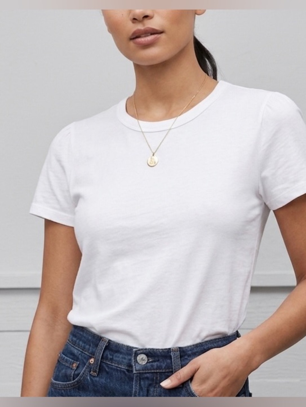 Barney’s New York White Short Sleeved  Cotton Crewneck T-shirt Made in Peru M
